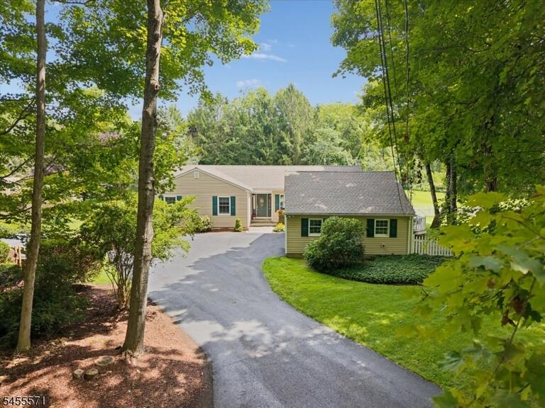 Property listing MLS 4048850 photo 2