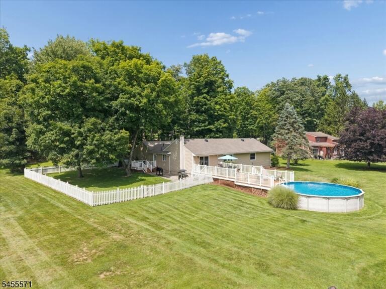 Property listing MLS 4048850 photo 35