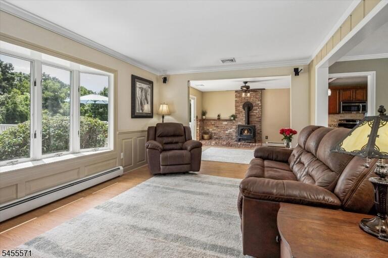 Property listing MLS 4048850 photo 8