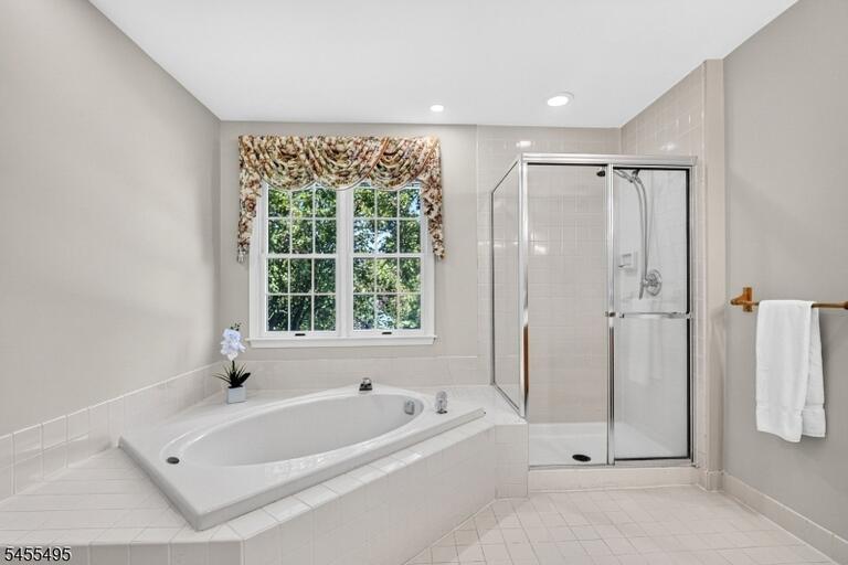 Property listing MLS 4048855 photo 36