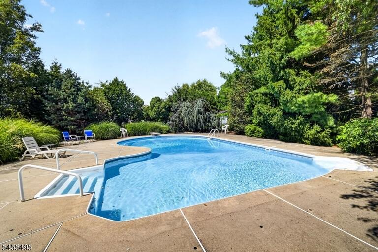 Property listing MLS 4048855 photo 46