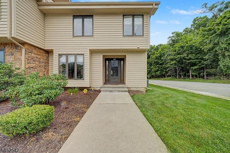 Property listing MLS 4048862 photo 3