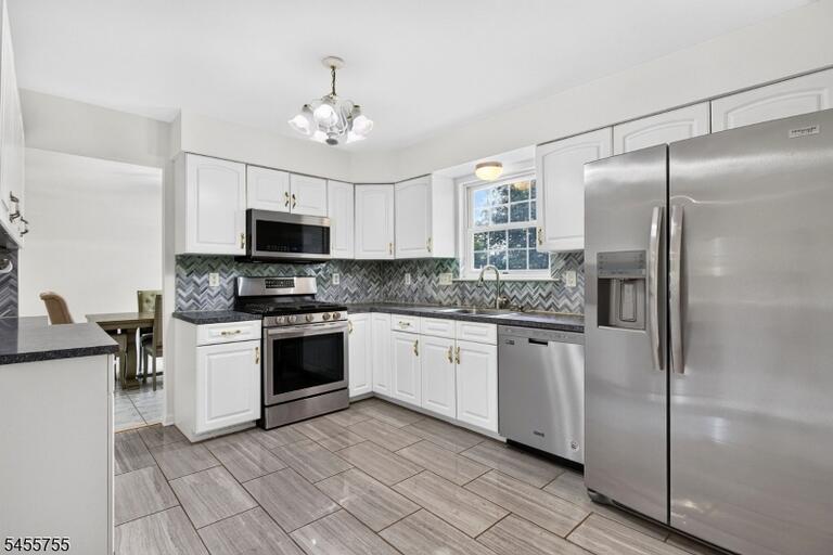 Property listing MLS 4048865 photo 1