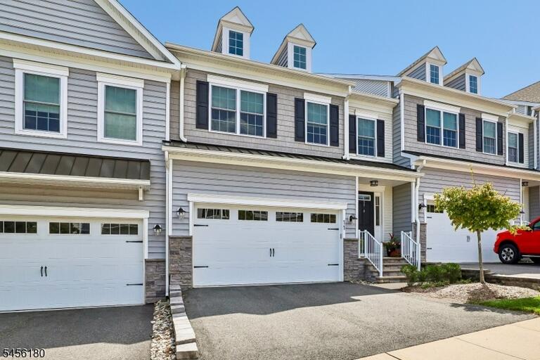 Property listing MLS 4048877 photo 1