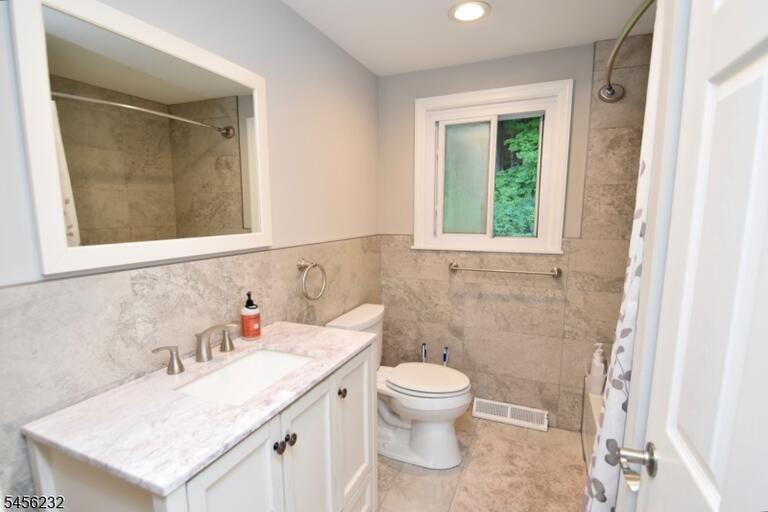 Property listing MLS 4048884 photo 14