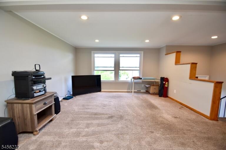 Property listing MLS 4048884 photo 3