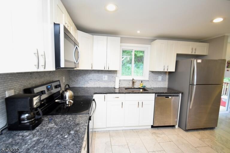 Property listing MLS 4048884 photo 6