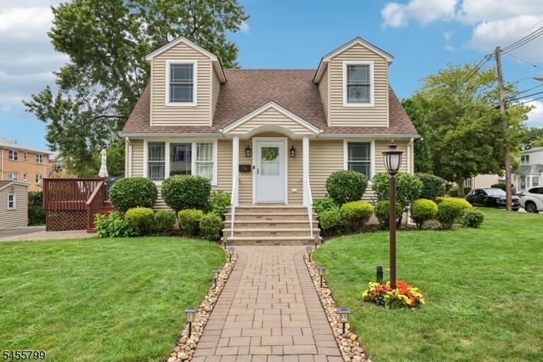 Property listing MLS 4048886 photo 1