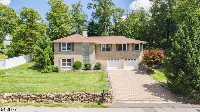 Property listing MLS 4048889 photo 1
