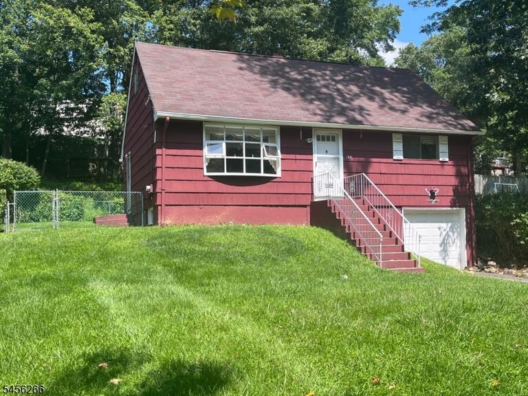 Property listing MLS 4048893 photo 2