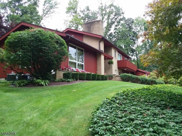 Property listing MLS 4048917 photo 2