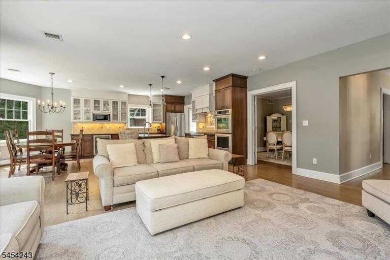 Property listing MLS 4049018 photo 17