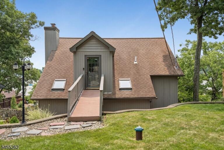 Property listing MLS 4049030 photo 2