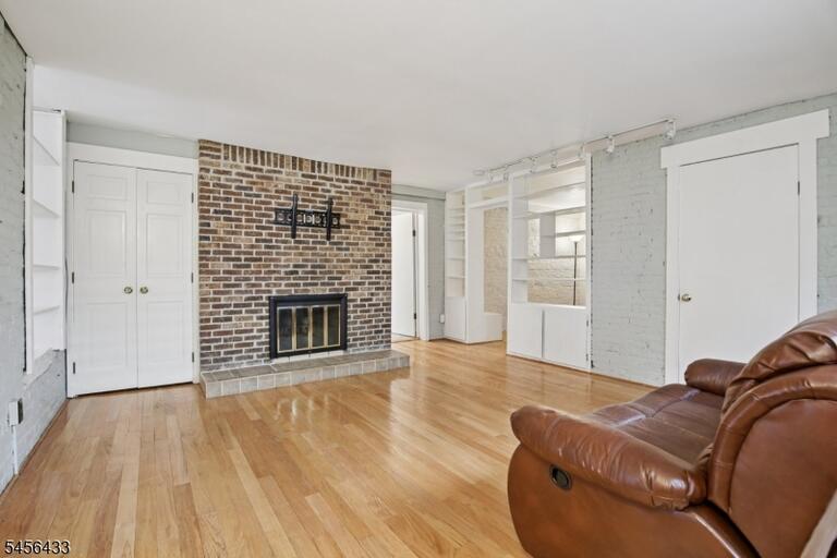 Property listing MLS 4049042 photo 8
