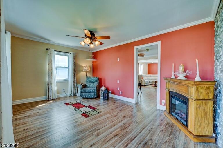 Property listing MLS 4049050 photo 4