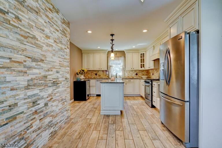 Property listing MLS 4049050 photo 6