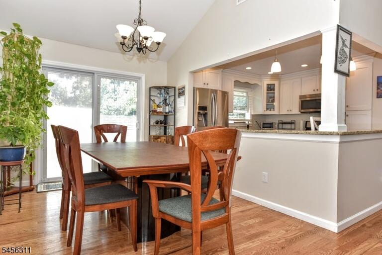 Property listing MLS 4049069 photo 14