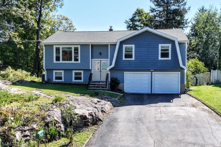 Property listing MLS 4049069 photo 2