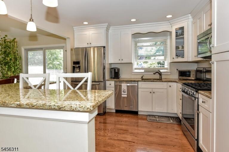 Property listing MLS 4049069 photo 8
