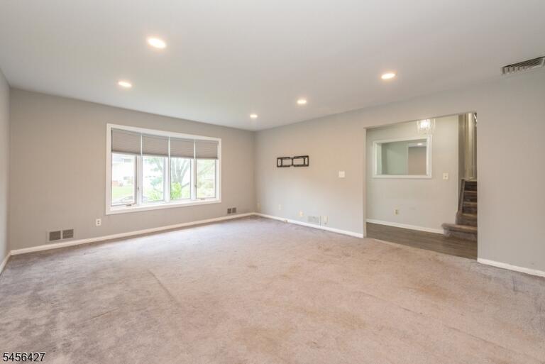 Property listing MLS 4049070 photo 4