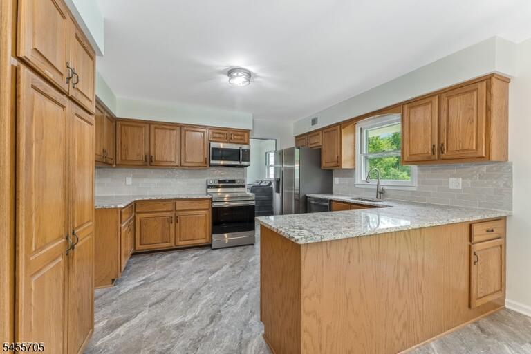 Property listing MLS 4049091 photo 11