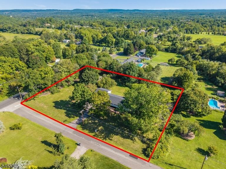Property listing MLS 4049091 photo 3