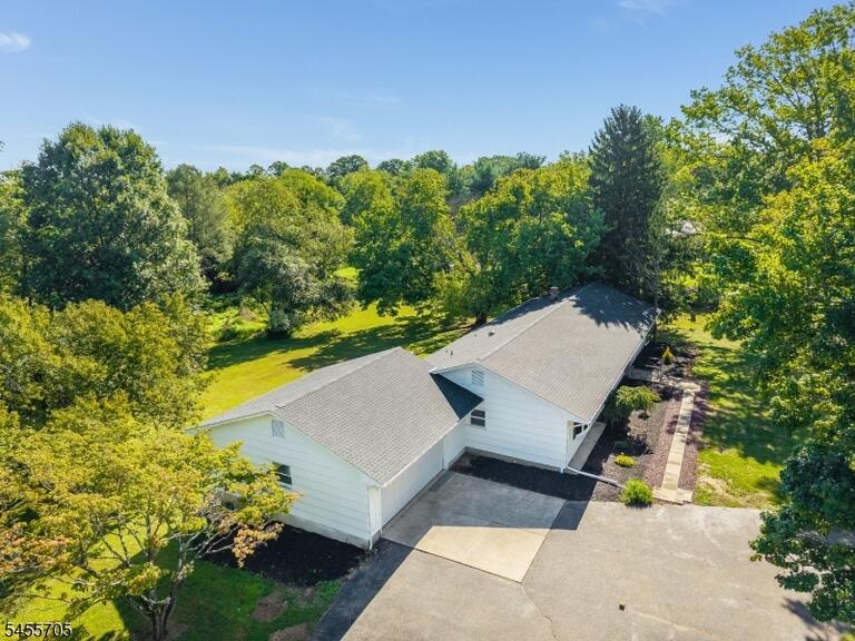 Property listing MLS 4049091 photo 31