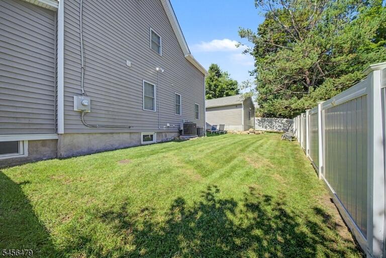 Property listing MLS 4049093 photo 42