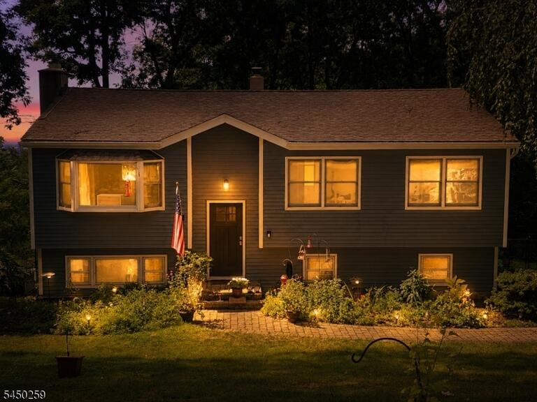 Property listing MLS 4049101 photo 1