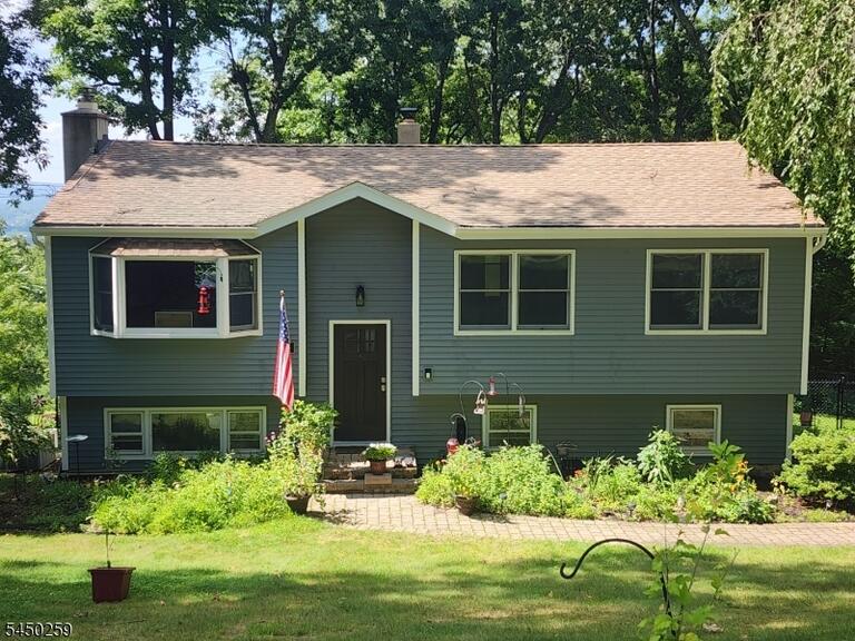 Property listing MLS 4049101 photo 2
