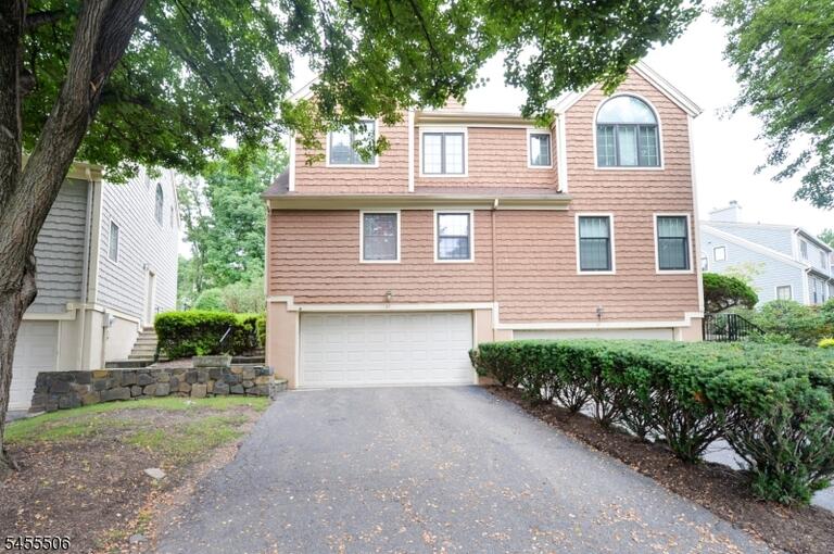 Property listing MLS 4049113 photo 2