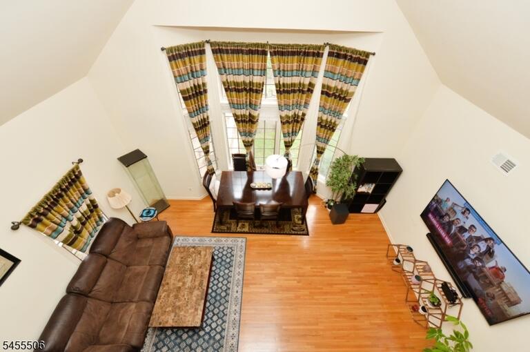 Property listing MLS 4049113 photo 23