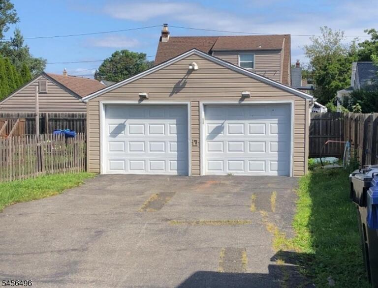 Property listing MLS 4049126 photo 2