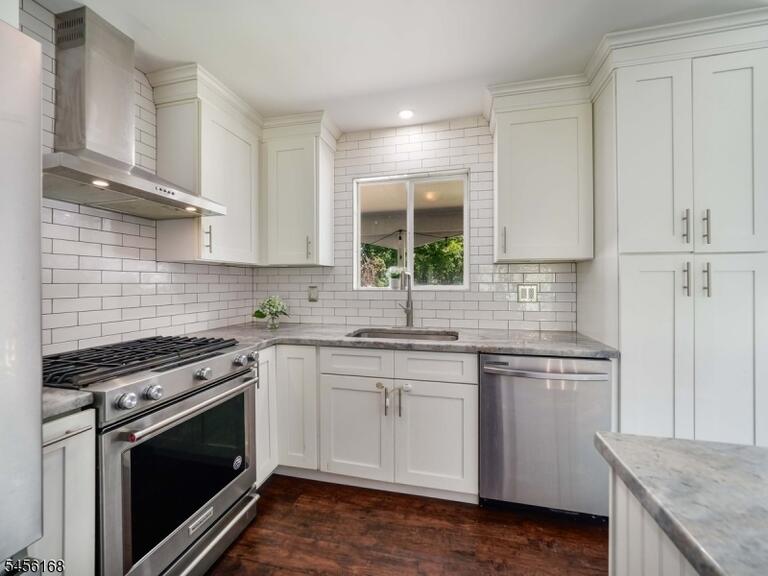 Property listing MLS 4049143 photo 10