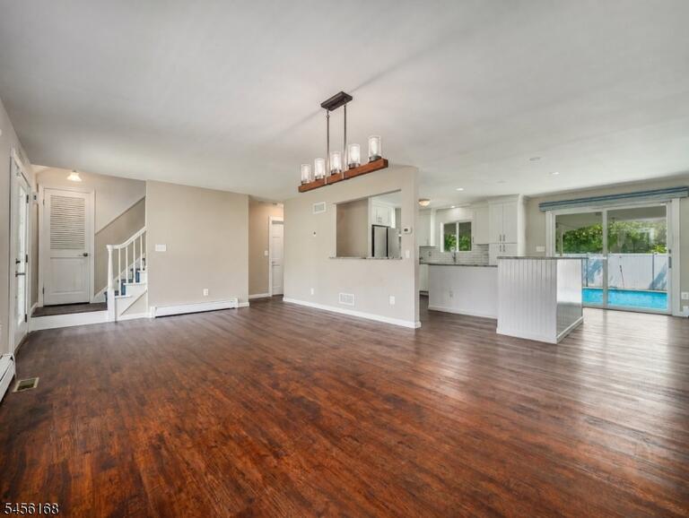 Property listing MLS 4049143 photo 3