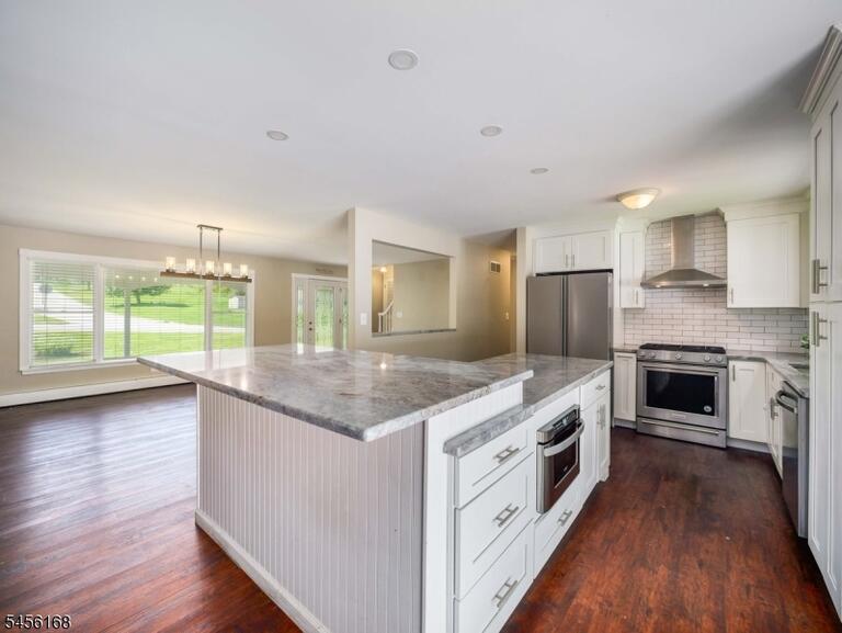 Property listing MLS 4049143 photo 9