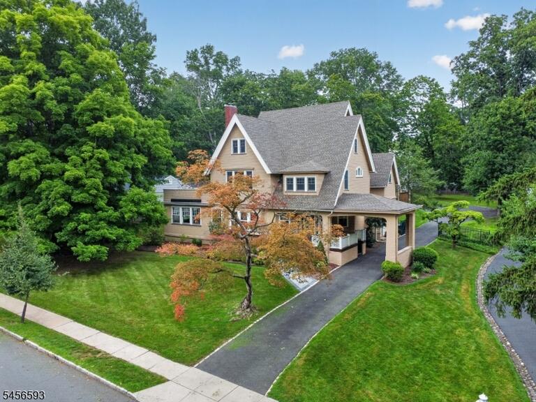 Property listing MLS 4049221 photo 1
