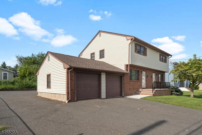 Property listing MLS 4049308 photo 2