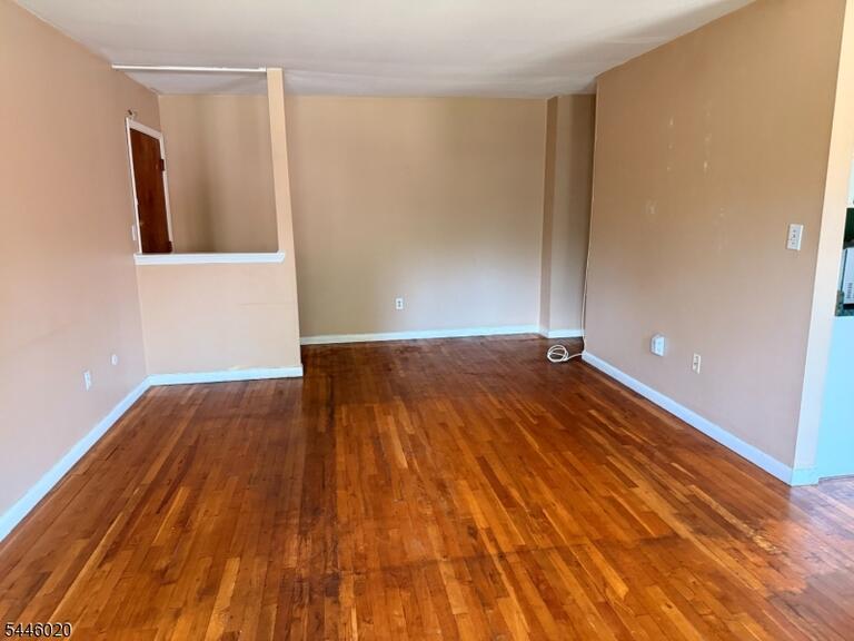 Property listing MLS 4049357 photo 2