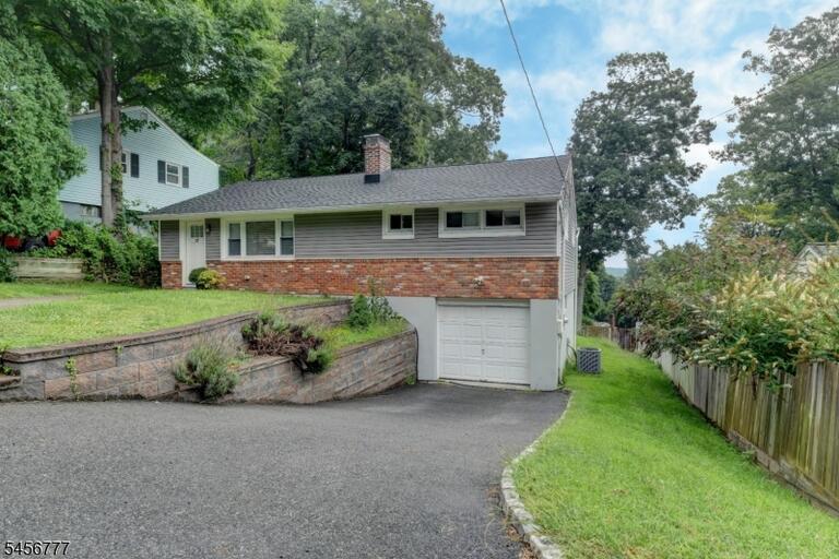 Property listing MLS 4049370 photo 2