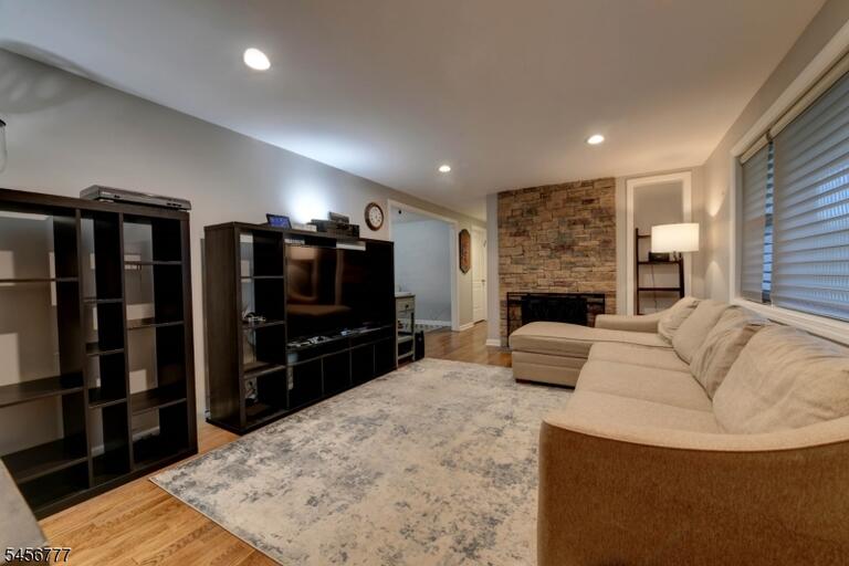 Property listing MLS 4049370 photo 5