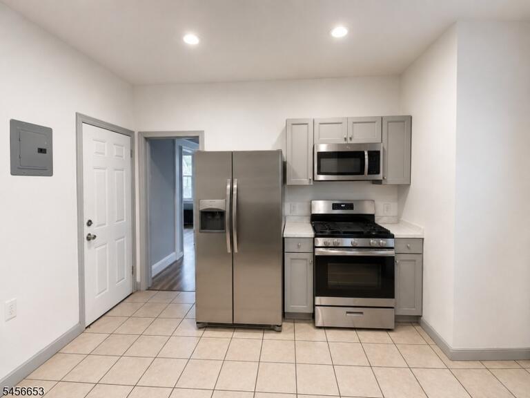 Property listing MLS 4049397 photo 3