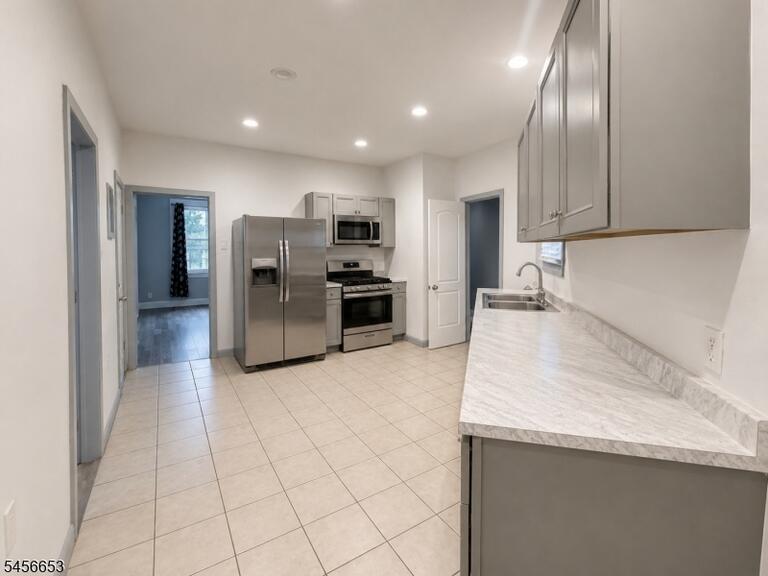 Property listing MLS 4049397 photo 4