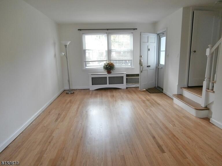 Property listing MLS 4049406 photo 3