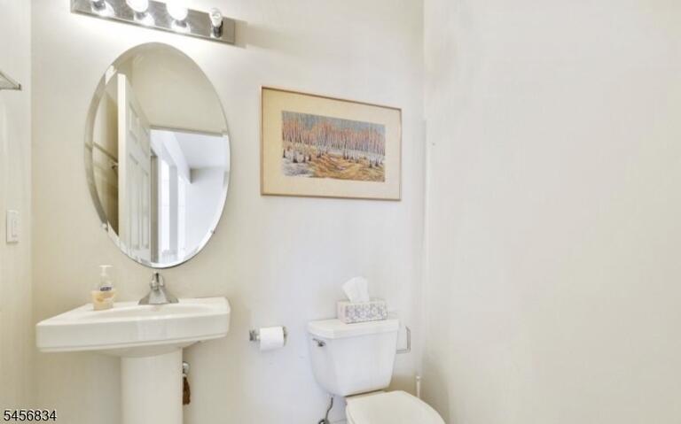Property listing MLS 4049422 photo 3