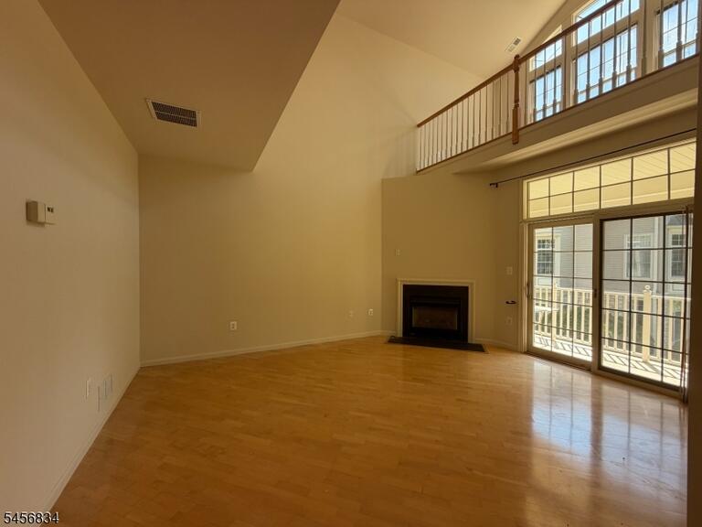 Property listing MLS 4049422 photo 4