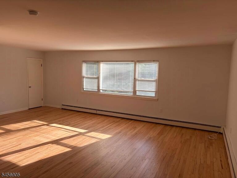 Property listing MLS 4049475 photo 2