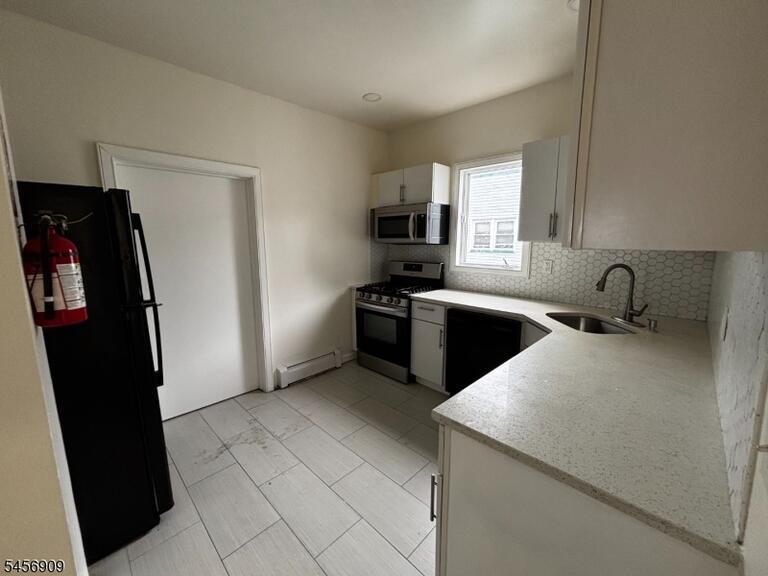 Property listing MLS 4049478 photo 3