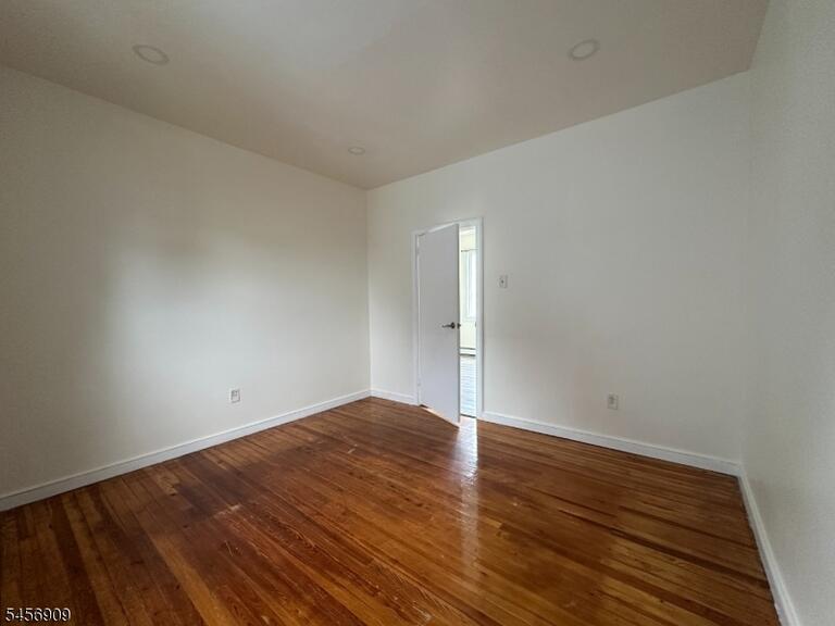 Property listing MLS 4049478 photo 5
