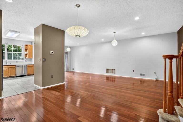 Property listing MLS 4049521 photo 3
